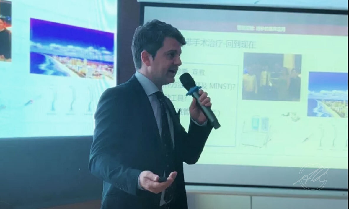 Prof Alex Quaranta 於牙科講座中演講